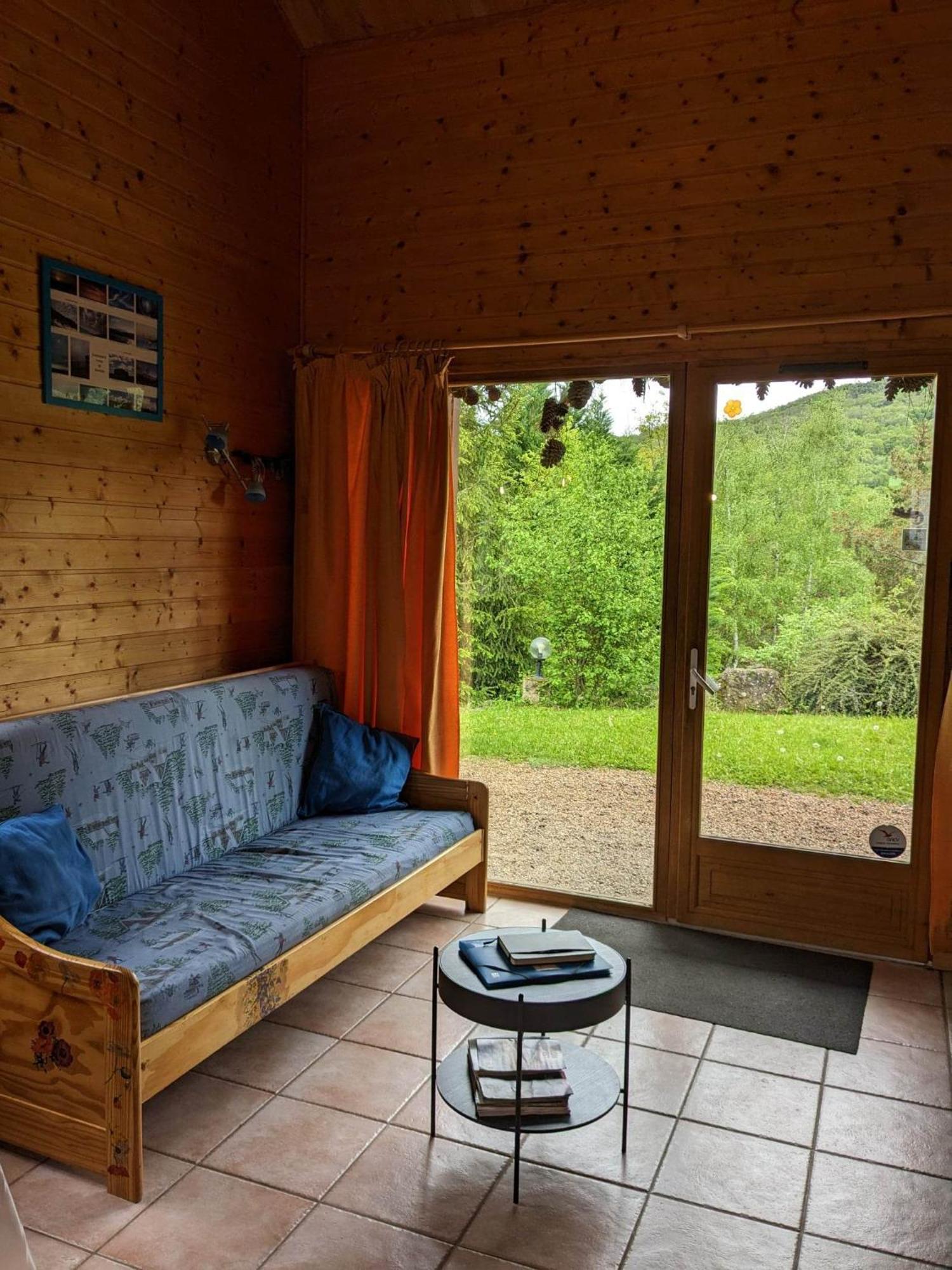 Les Chalets De La Vigne Grande Saint-Floret Exterior photo